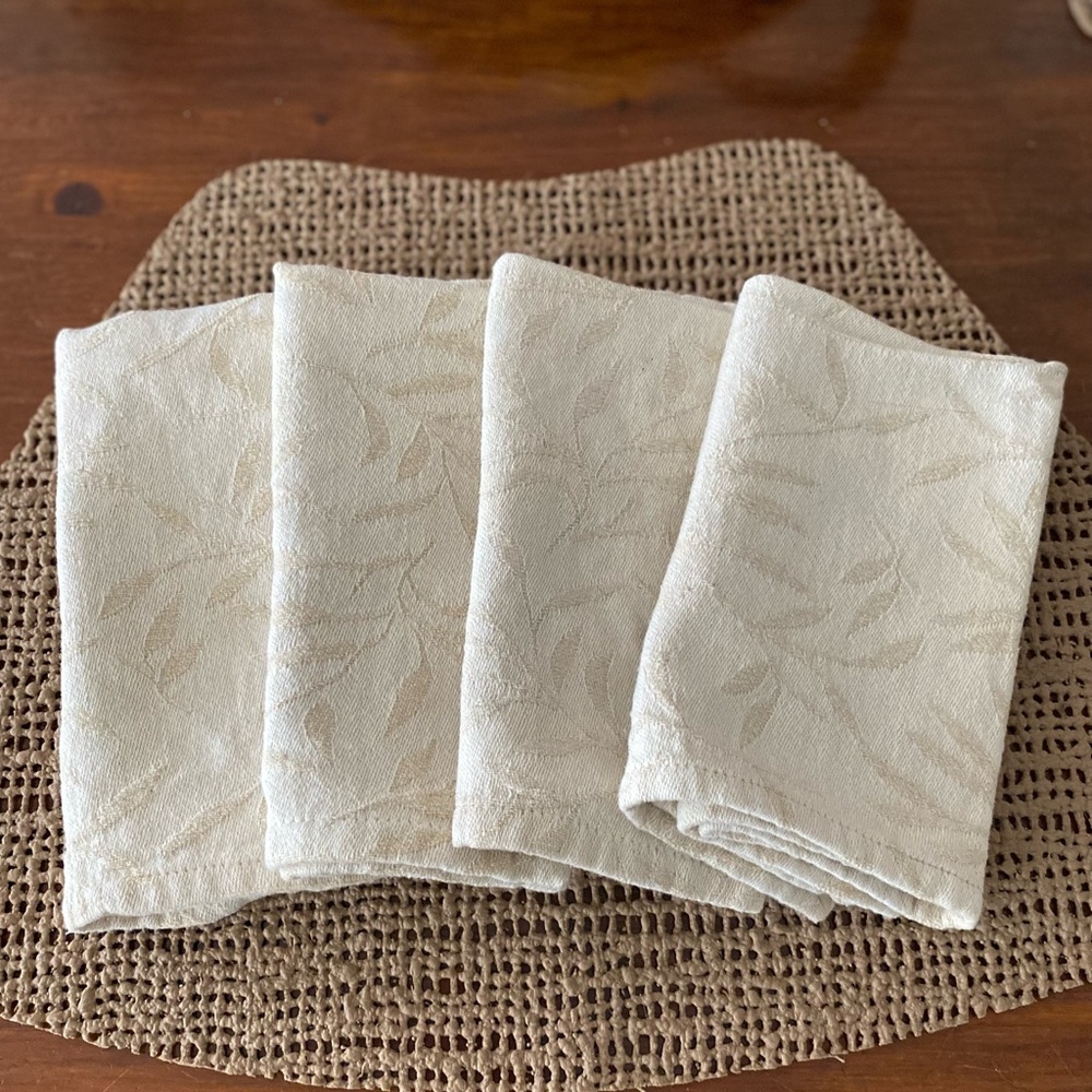 SET (4) VINTAGE GERMAN LARGE DINNER NAPKINS